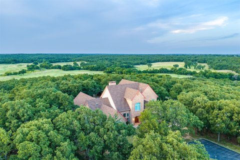 Country Estate with In-Ground Pool