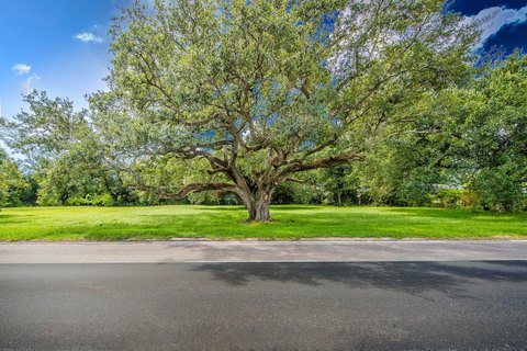 Land, Houma, LA