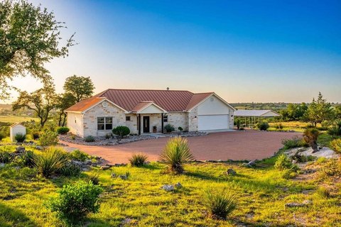 Hill Country Retreat with Barn