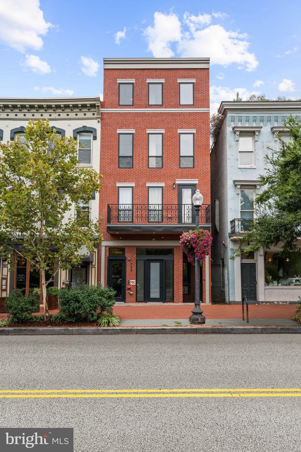 Commercial Unit in Capitol Hill