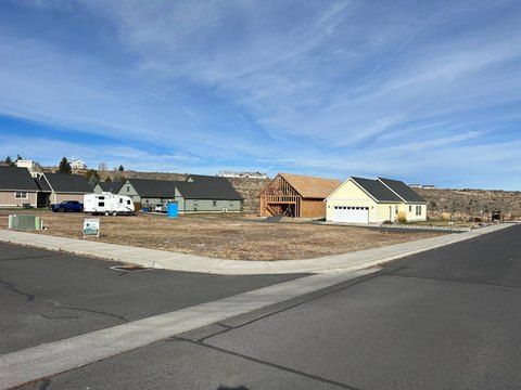 Vacant Corner Lot in Hines
