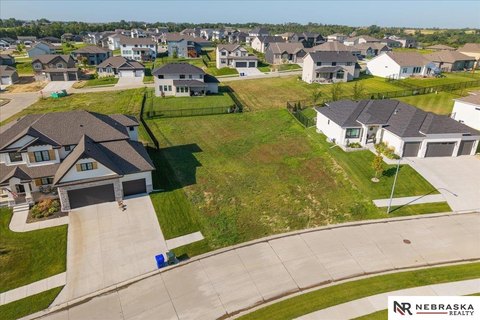 LAND - Bennington, NE