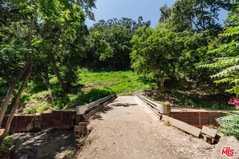 Land in Rustic Canyon
