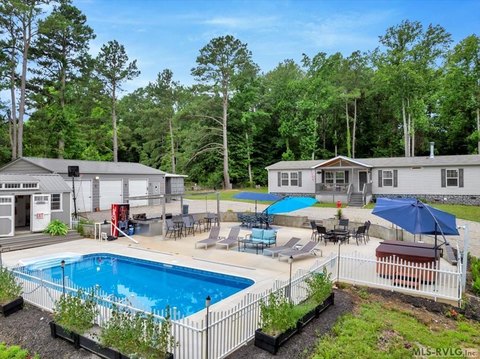 Halifax Oasis with In-Ground Pool