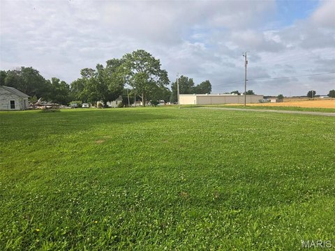 LAND - Keyesport, IL
