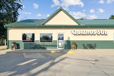 Established Quiznos Restaurant in Dyersville