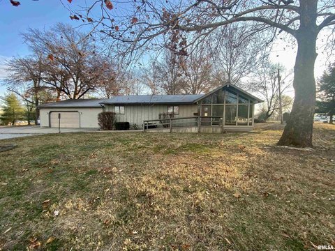 Centralia Commercial Office Building For Sale