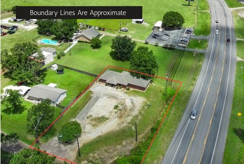 Versatile Commercial Building, Palestine, TX