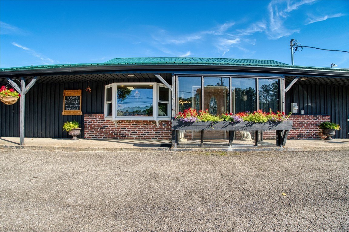 Corner Property in McKean Township