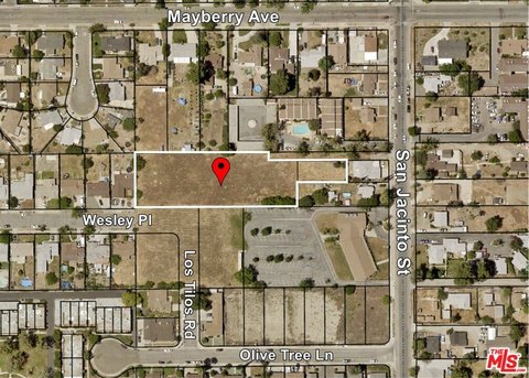 Expansive Vacant Lot in Hemet