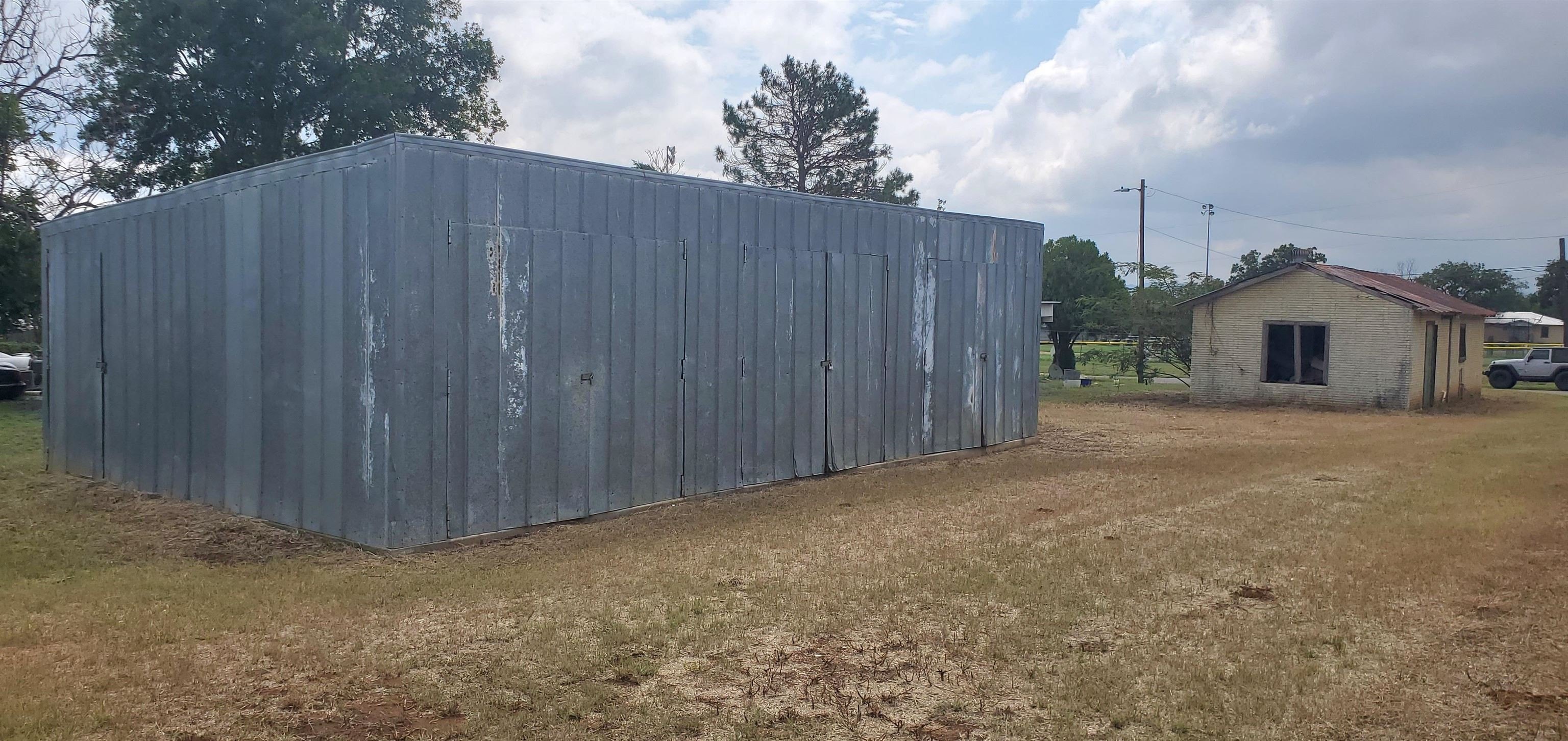 Commercial Lot with Warehouse, Llano