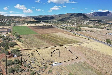 Land, Central, UT