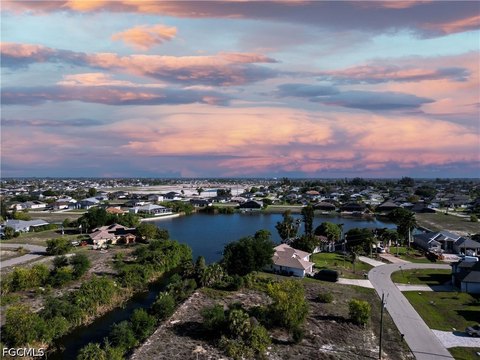 Waterfront Lot in Cape Coral