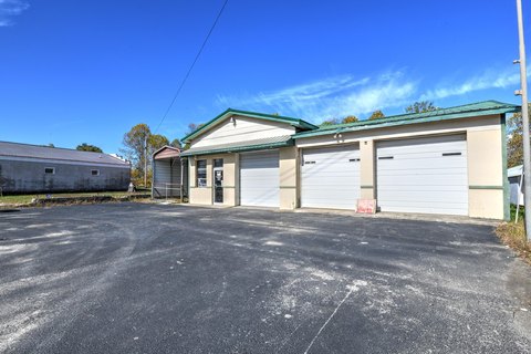 Versatile Commercial Garage on Highway