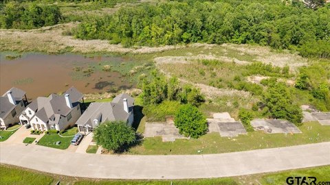 Waterfront Lot in The Cascades