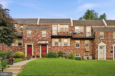 Vacant Duplex with Private Yard