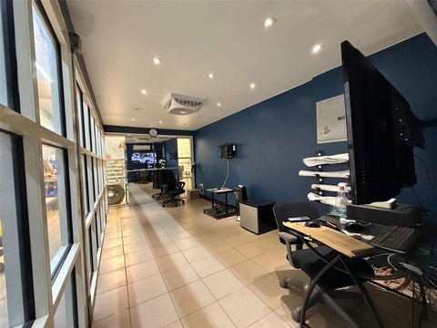 Doral Warehouse with Palmetto Exposure