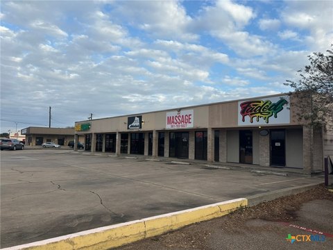 Retail/Office Space in Victoria, TX