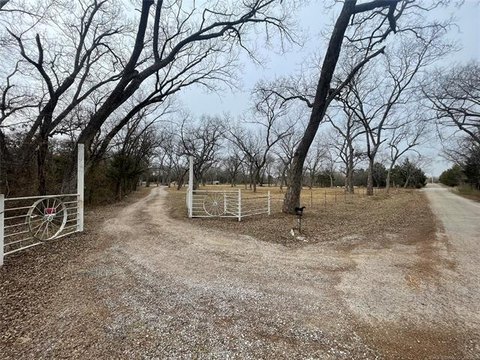 8-Acre Vacant Lot in Ardmore