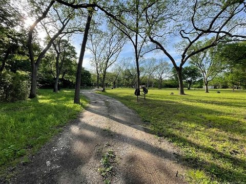 8-Acre Vacant Lot in Ardmore