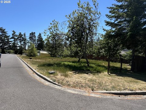 Corner Lot in Florence, Oregon