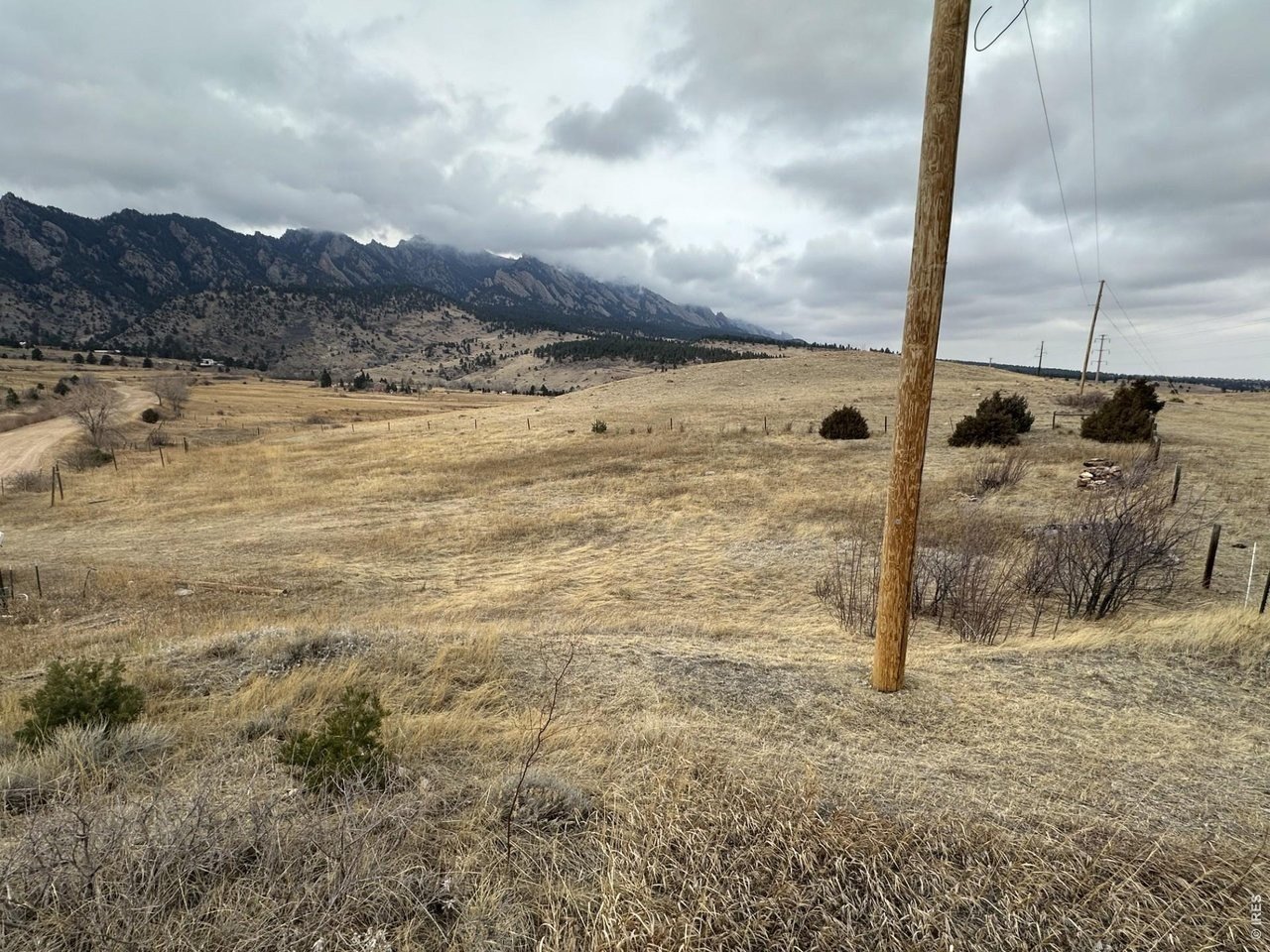 Boulder Land with Mountain Views