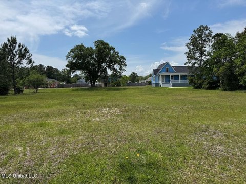 LAND - Pass Christian, MS