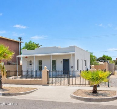 Fenced Duplex with Backyard