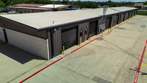 Industrial Flex Space with Overhead Doors