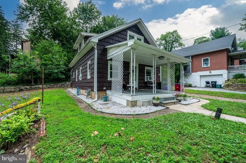 Duplex with Detached Garage