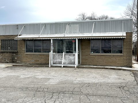 Retail Storefront in C4 Building