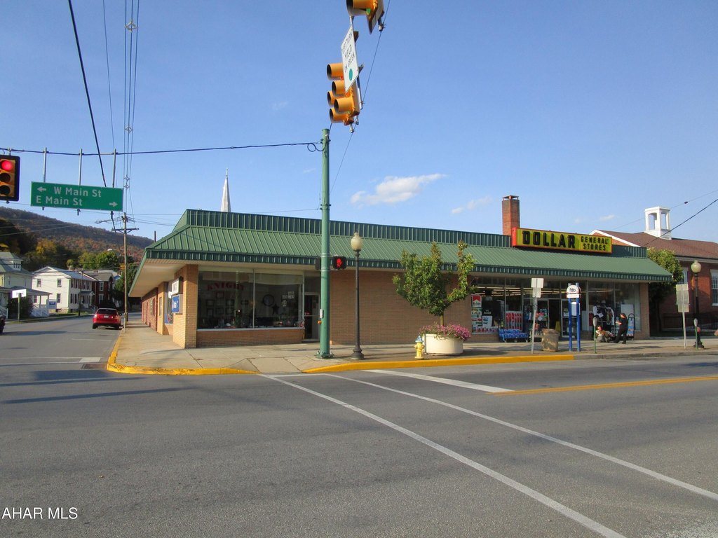 5 E Main St, Everett, PA 15537