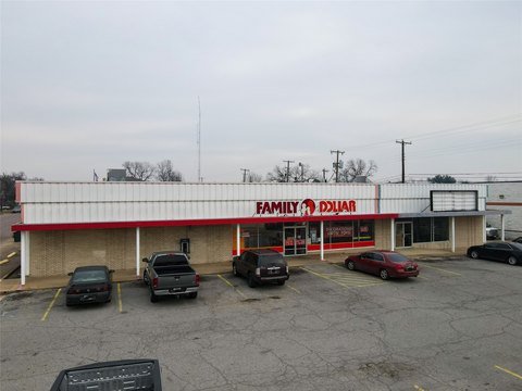 Retail Showroom with Warehouse Access