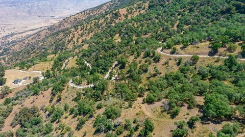 16.42 Acres in Tehachapi