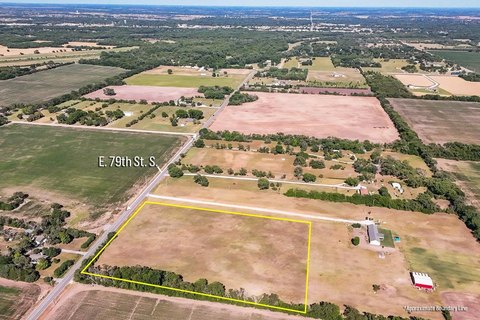 LAND - Haysville, KS