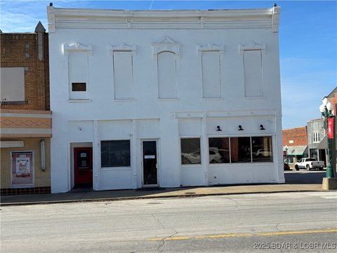 Versatile Mixed-Use Building in Versailles