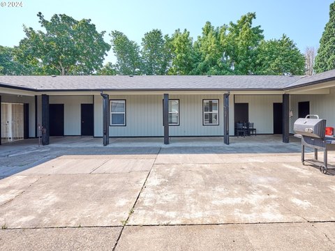 Woodburn Commercial Property For Sale