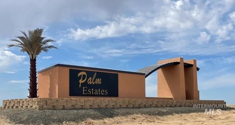 Spacious Land in Palm Estates