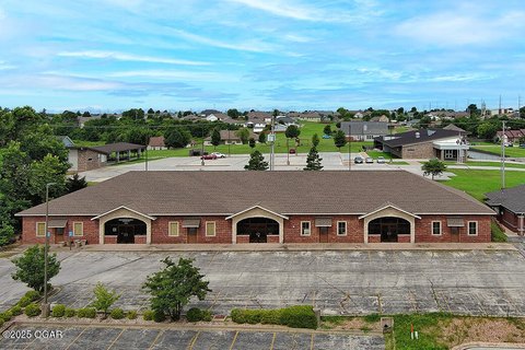 Versatile Commercial Space Near Hospital