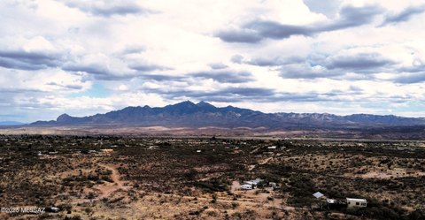 Land with Panoramic Mountain Views