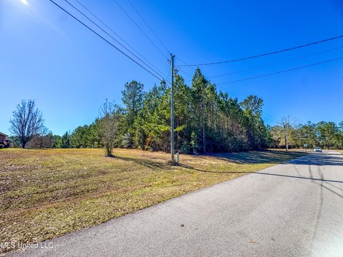 Land, Saucier, MS