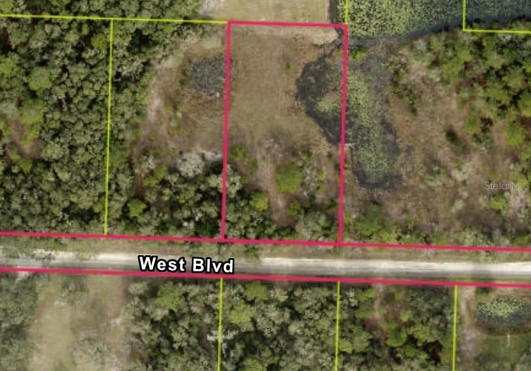 Spacious Lot in Webster, Florida