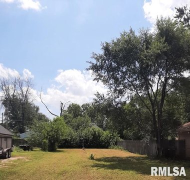 Residential Land in Pekin, IL