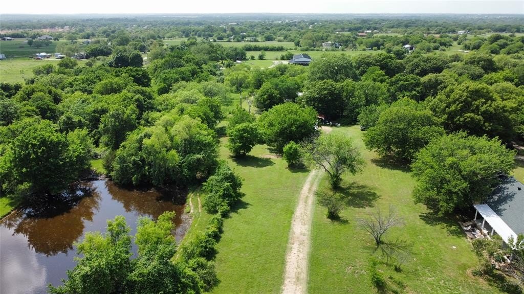 Aurora, TX: Versatile Acreage with Shop