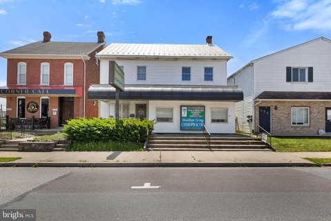 Versatile Multi-Unit Commercial Property