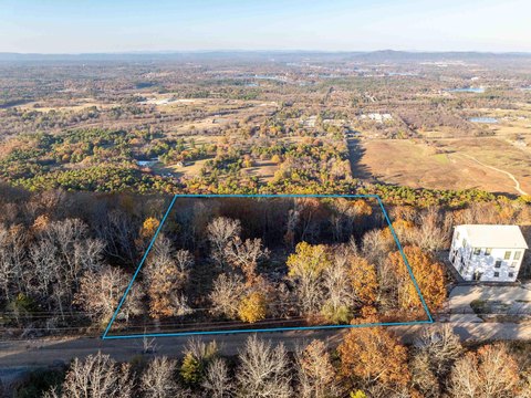 Land with Sweeping Views