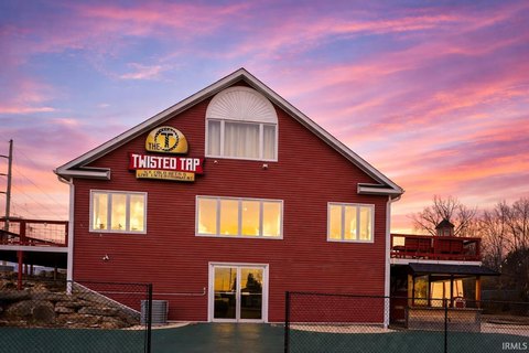 Versatile Commercial Space on State Road