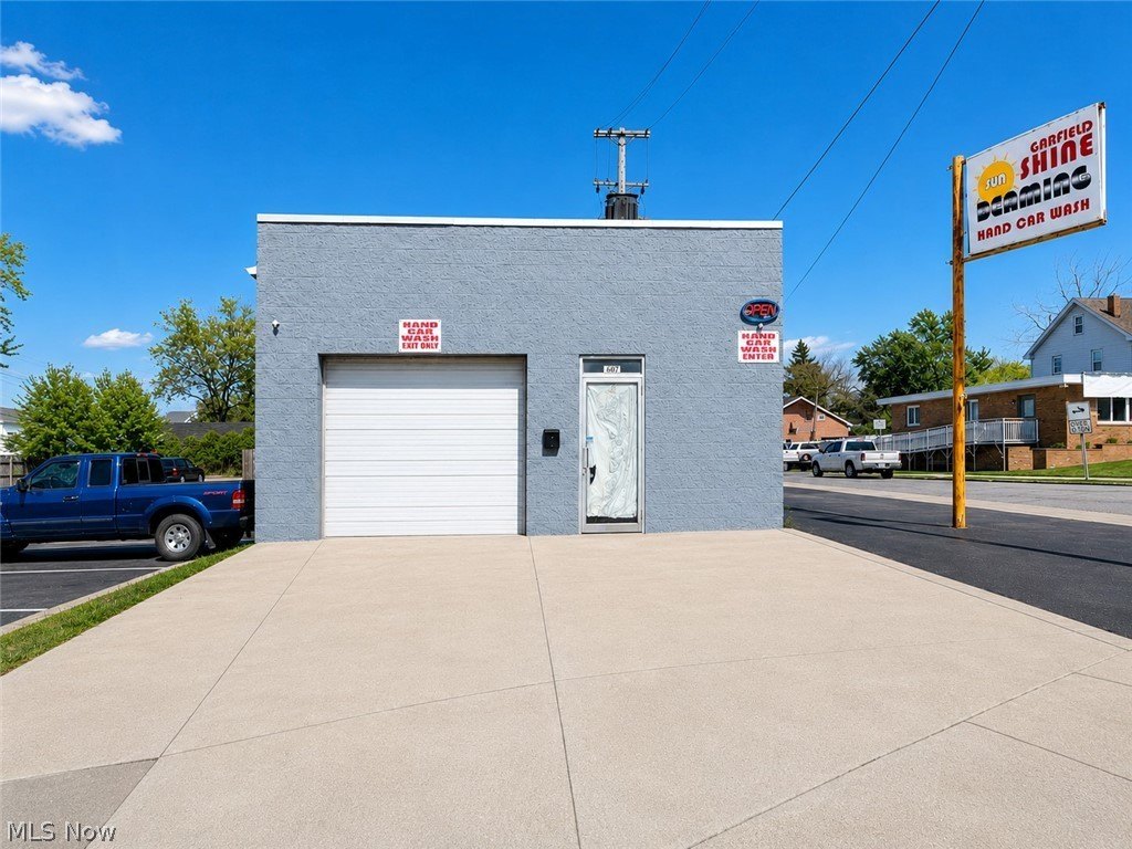Retail Space in Garfield Heights