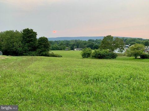 LAND - HAMBURG, PA