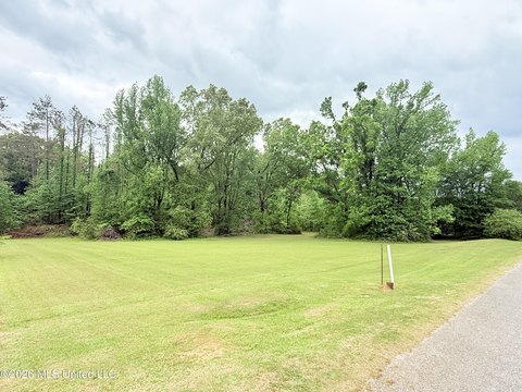 Land, Grenada, MS